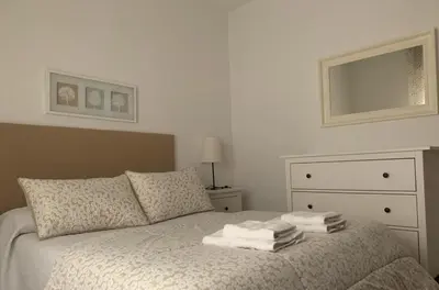 Cama o camas de una habitación en Apartamento Ciudad Jardín con PARKING