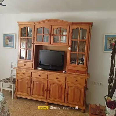 Una televisión o centro de entretenimiento en El Cordobes