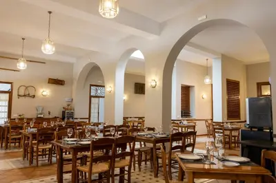 Un restaurante o sitio para comer en Villa Turística de Priego