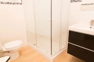 Un baño de Hostal Five Gates