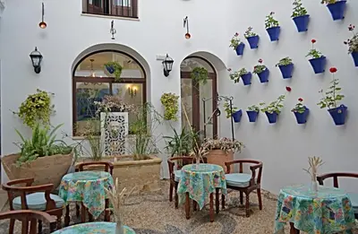 Un restaurante o sitio para comer en Hotel Marisa