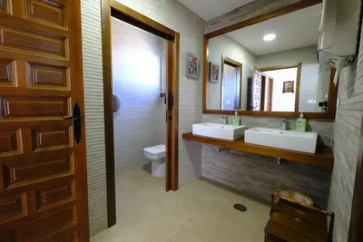 Un baño de Casas de Alisné