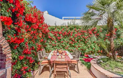 Jardín al aire libre en Nice Home In Córdoba With Wifi
