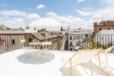 Un balcón o terraza de thesuites Sevilla