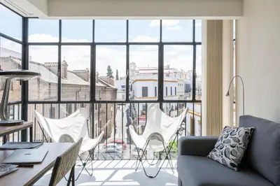 Un balcón o terraza de thesuites Sevilla
