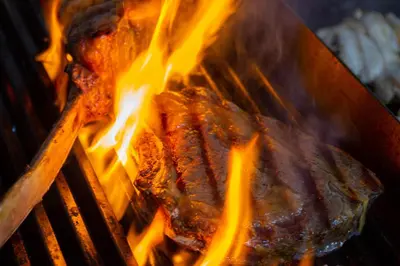 Barbacoa disponible para clientes en el hotel