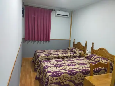 Cama o camas de una habitación en Hostal Banderas