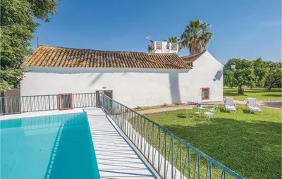 Piscina en o cerca de Gorgeous Home In La Campana, Sevilla