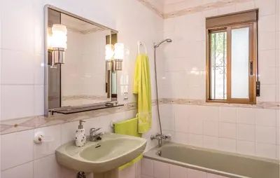 Un baño de Lovely Home In Constantina, Sevilla