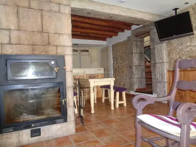 Una televisión o centro de entretenimiento en Columbaira