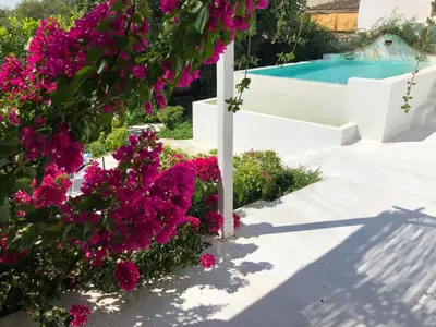 Piscina en o cerca de La Casa de la Luz. ArtistHome