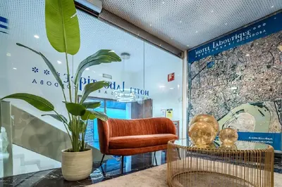 Zona de estar de La Boutique Puerta Osario