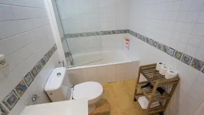 Un baño de RentalSevilla San Clemente