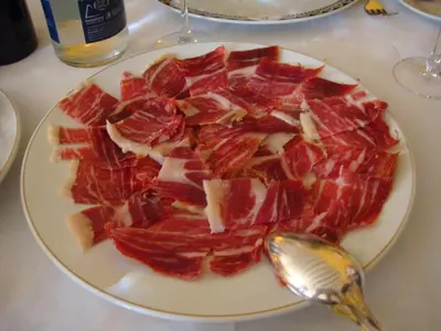 Comida en o cerca de este hotel