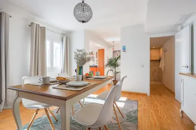 Plano de COZY 1BR APT RECENTLY RENOVATED IN CITY CENTRE