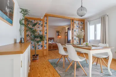 Zona de estar de COZY 1BR APT RECENTLY RENOVATED IN CITY CENTRE