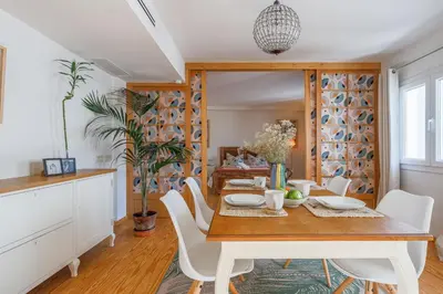 Plano de COZY 1BR APT RECENTLY RENOVATED IN CITY CENTRE
