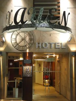 Certificado, premio, señal o documento que está expuesto en HOTEL XAUEN en pleno centro con acceso autorizado y a 100m de la Catedral
