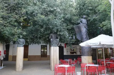 Un restaurante o sitio para comer en Atico con terraza en Alameda de Hercules
