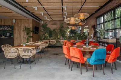 Un restaurante o sitio para comer en Sevilla Green Suites