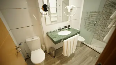 Un baño de Hotel Infante Antequera