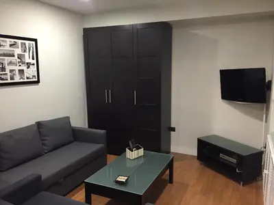Una televisión o centro de entretenimiento en Casas de Sevilla - Estudio Peral 55