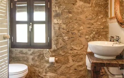 Un baño de Stunning Home In Villanueva Del Duque