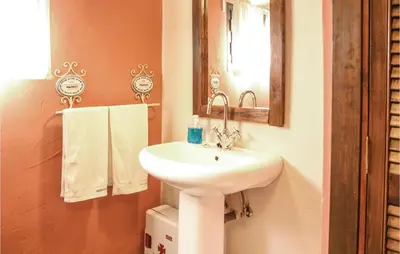 Un baño de Stunning Home In Villanueva Del Duque