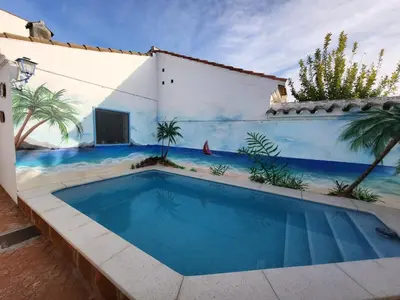 Piscina en o cerca de Acogedora casa cerca de Córdoba