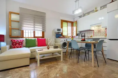 Una cocina o zona de cocina en casa de los patios amurallados