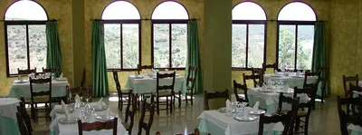 Un restaurante o sitio para comer en Hotel Restaurante Baños