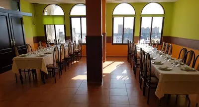 Un restaurante o sitio para comer en Hotel Restaurante Baños