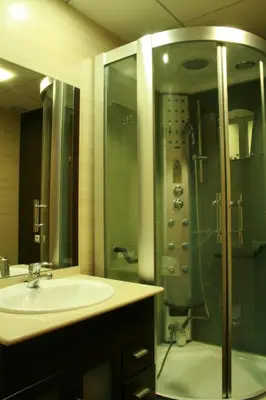 Un baño de Noriega