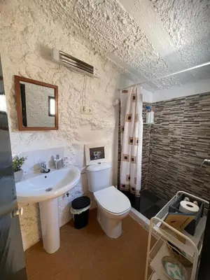 Un baño de Cueva El Madrono