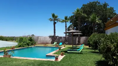 Piscina en o cerca de Cortijo Santa Clara