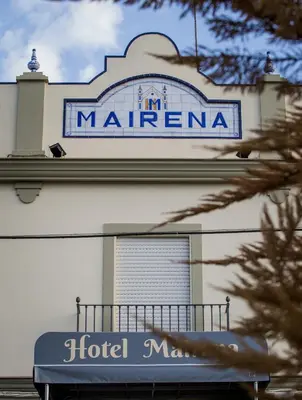 Certificado, premio, señal o documento que está expuesto en Hotel Mairena