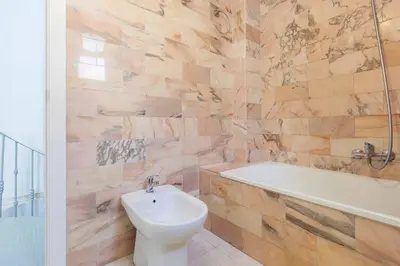 Un baño de Maravilloso dúplex en Sevilla Escoberos