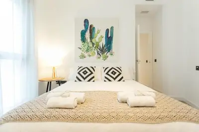 Cama o camas de una habitación en Bright and modern 2D apartment - Seville center
