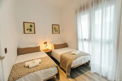 Cama o camas de una habitación en Bright and modern 2D apartment - Seville center