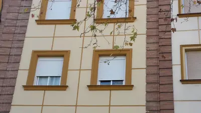 Edificio en el que se encuentra el hostal o pensión
