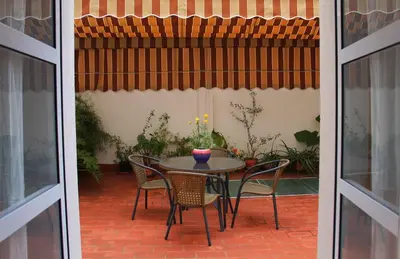 Plano de Apartamento Con Patio Cerca Mezquita