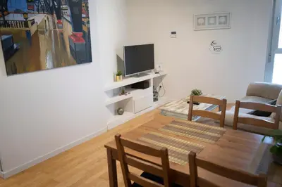 Una televisión o centro de entretenimiento en Rastro Jardines de Murillo, by Homing U