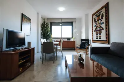 Una televisión o centro de entretenimiento en The Best Hostelito! Free parking