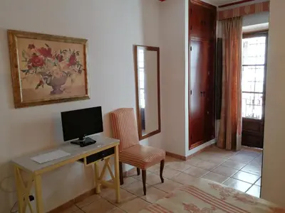 Una televisión o centro de entretenimiento en Hostal Maestre