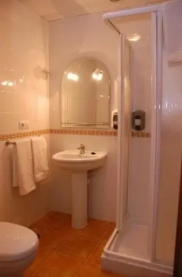 Un baño de Hotel Don Juan
