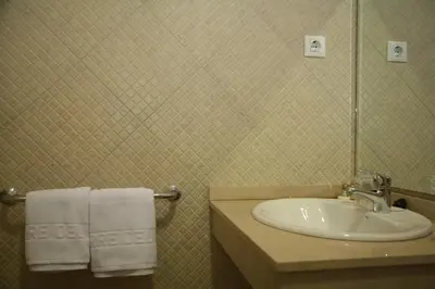 Un baño de Hotel Torre del Oro