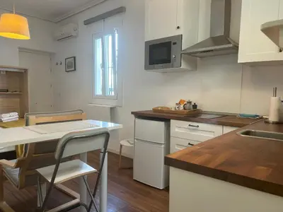 Una cocina o zona de cocina en Ático La Judería V33