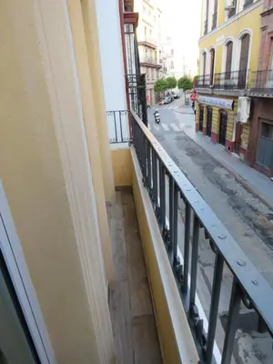 Un balcón o terraza de Living Sevilla Apartments Hércules