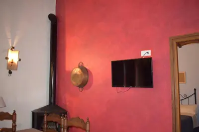 Una televisión o centro de entretenimiento en Casas Rurales Cortijo la Cañada