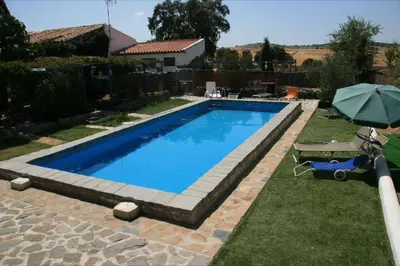 Piscina en o cerca de Casa Rural Cortijo del Zoco Bajo